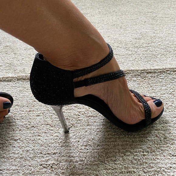 🖤BCBG MaxAzria Sexy Heels🖤 - Picture 2 of 12